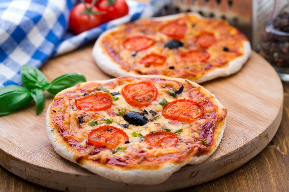 https://yemek.com/tarif/bazlamadan-pizza/ | Bazlamadan Pizza Tarifi