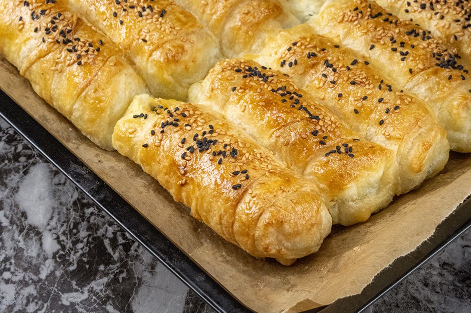 https://yemek.com/tarif/sodali-banyolu-borek/ | Sodalı Banyolu Börek Tarifi