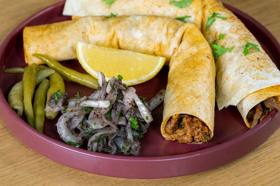 https://yemek.com/tarif/tantuni/ | Tantuni Tarifi